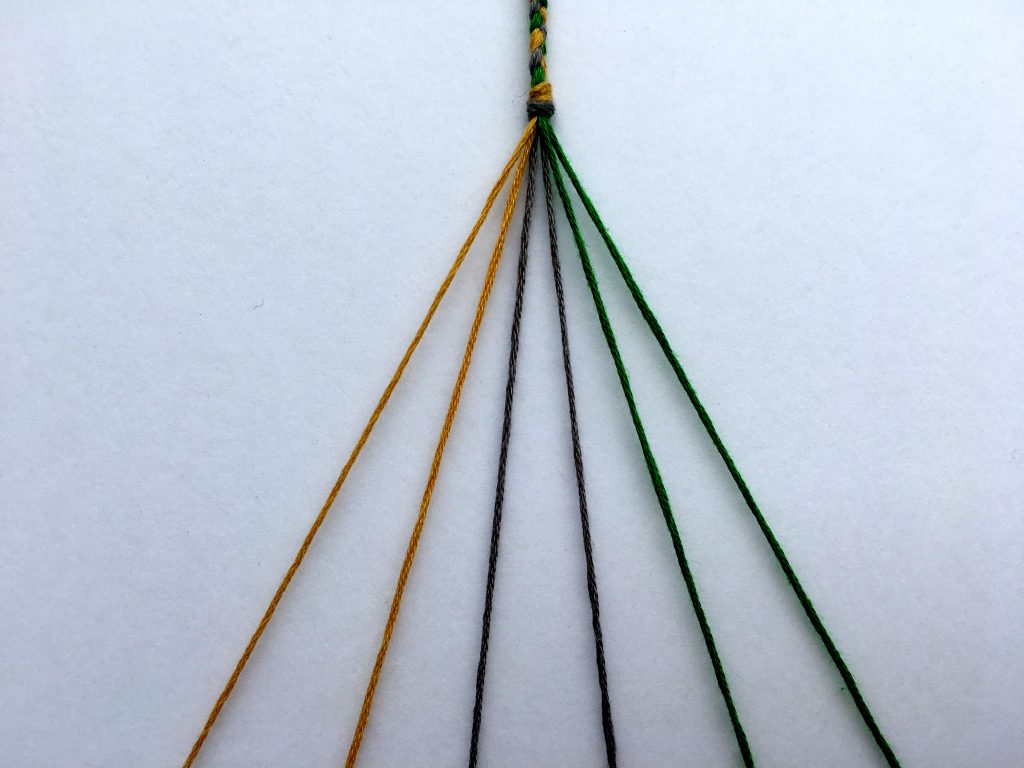 ミサンガの編み方 斜め巻き結び で斜め模様ミサンガ作り ミサンガさん 自分で作るミサンガweb参考書